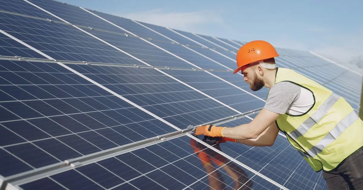 Comment Évaluer le Coût d'Installation des Panneaux Solaires Économiques
