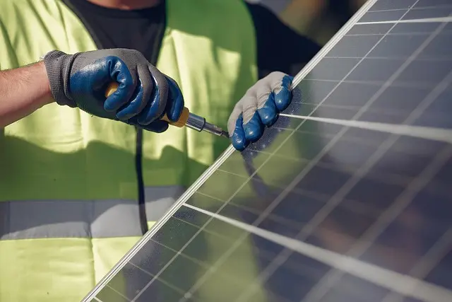 Les 7 Meilleures Solutions pour Réduire le Coût des Panneaux Solaires Économiques