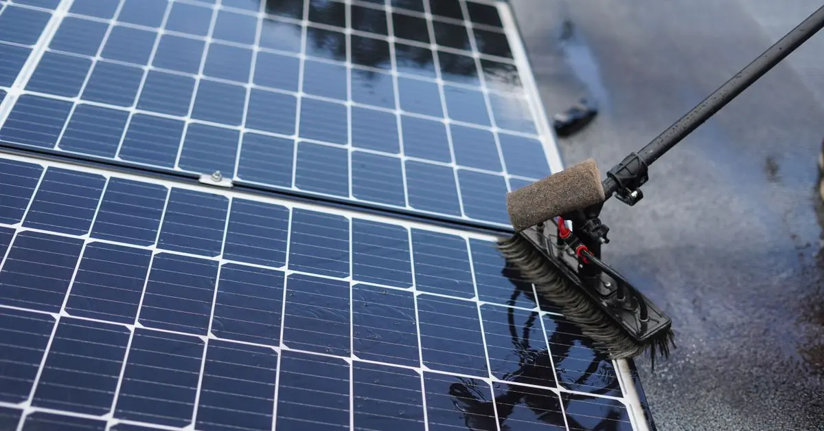 Les Meilleures Pratiques pour Entretenir vos Panneaux Solaires Économiques