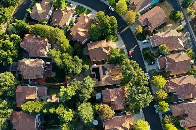 Comment Économiser sur Votre Installation de Panneaux Solaires Économiques