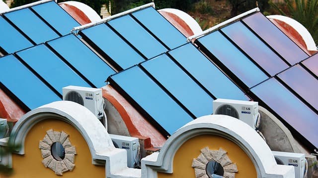 Comment Choisir des Panneaux Solaires Économiques de Qualité