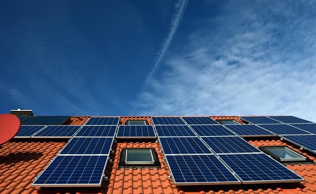 Comment Améliorer l'Efficacité de Vos Panneaux Solaires Économiques