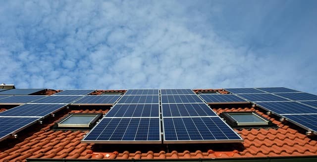 Comment Évaluer la Rentabilité de Vos Panneaux Solaires Économiques